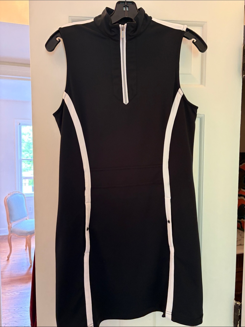 Tail XS Black Golf Dress with White Contrast Piping - Picture 7 of 9